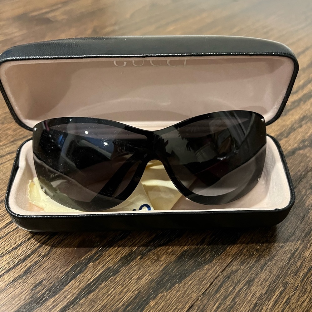 GUCCI SUNGLASES— vintage.